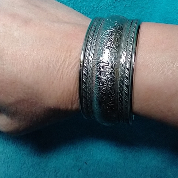 Intricate Silver Cuff Bracelet large wide inside is worn floral swirl leaf - Picture 7 of 7